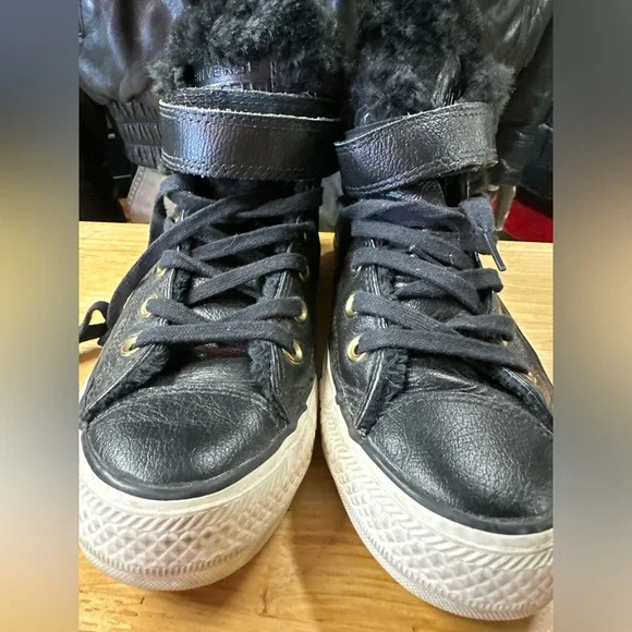 Ladies Converse - Picture 4 of 7